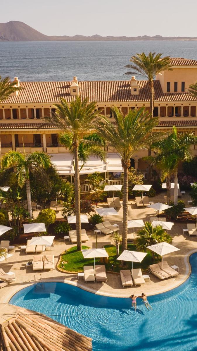 Piscina en o cerca de Secrets Bahía Real Resort & Spa Adults only