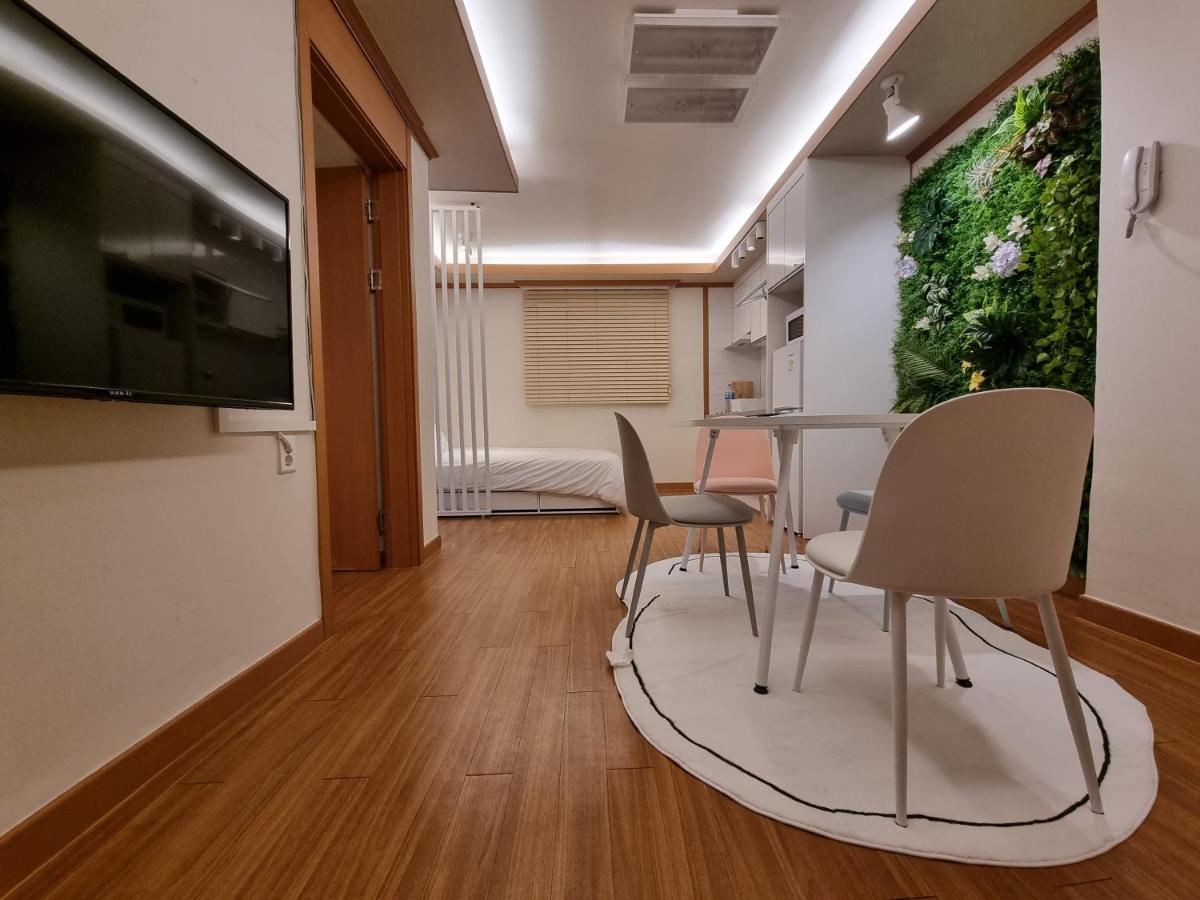 Complace H - Housity