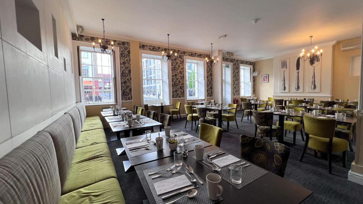 Mercure Southampton Centre Dolphin Hotel - Housity