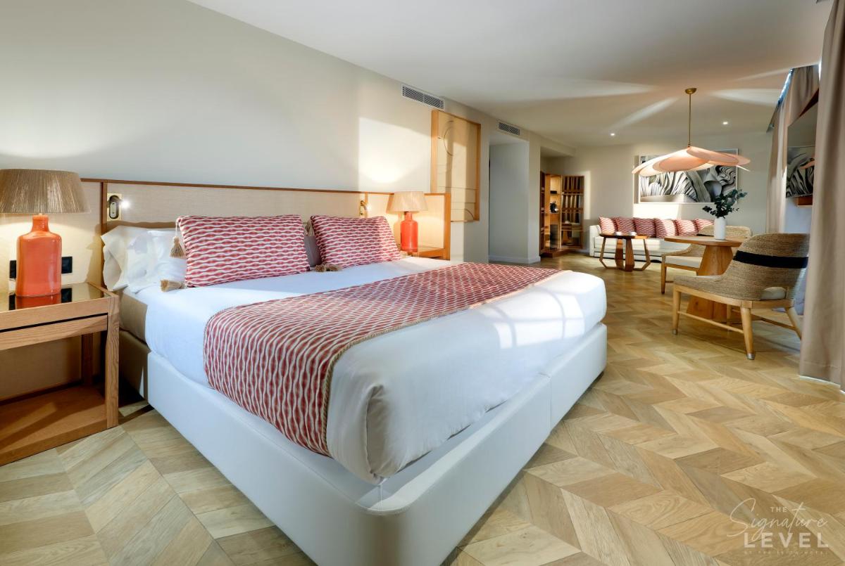 Cama o camas de una habitación en TRS Ibiza Hotel - Adults Only