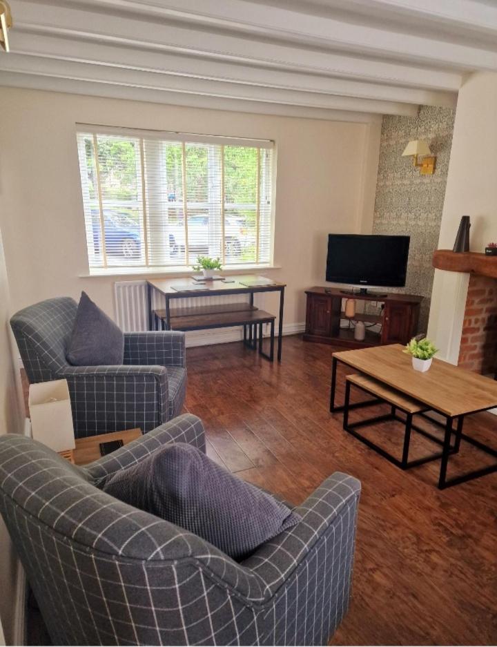 Stunning 2 bed Cottage in Saddleworth - Housity
