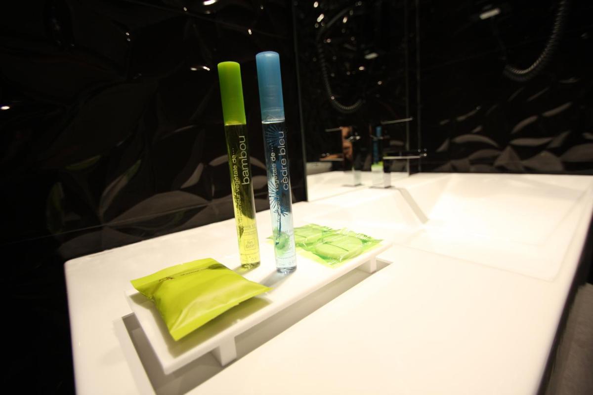 Silk Motel - Housity