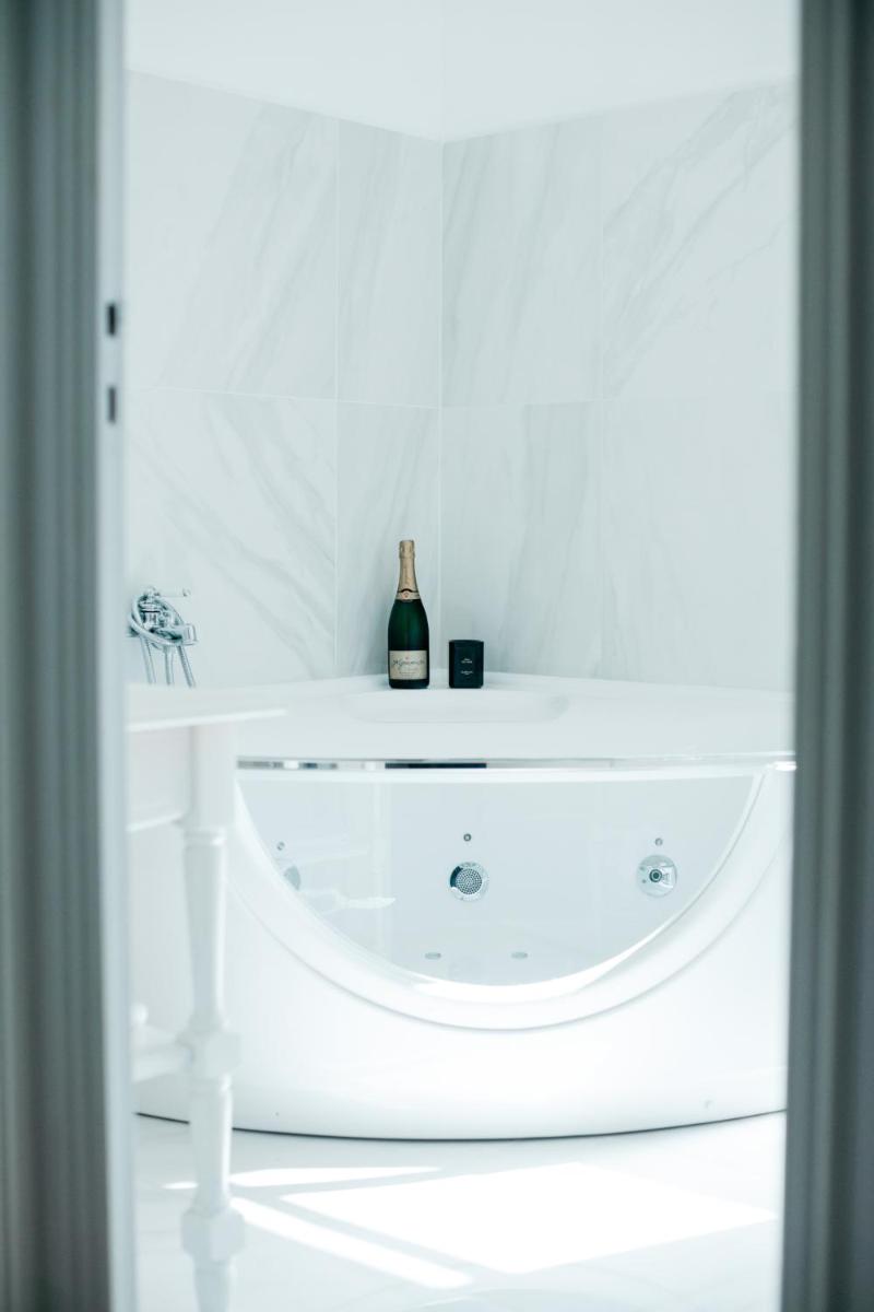 Les Précieuses Suites & Spa II - Housity