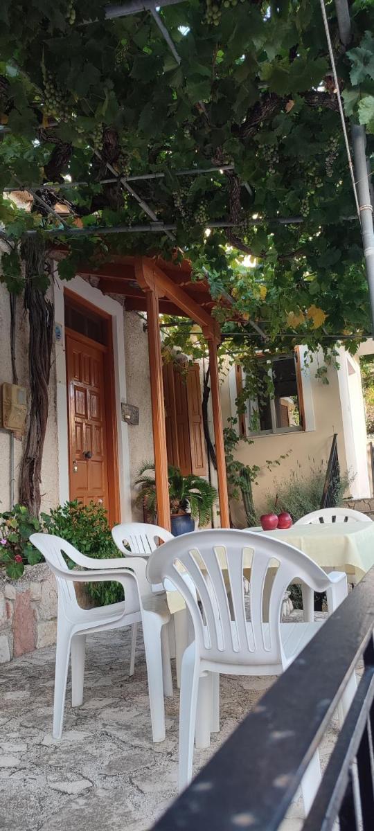 Maroudas Traditional Guest House - Housity