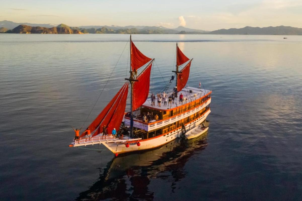 Komodo Tour - Housity
