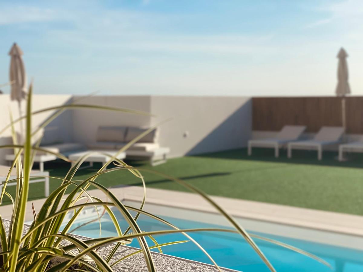 Piscine de l'établissement Hôtel Le Belvedere ou située à proximité