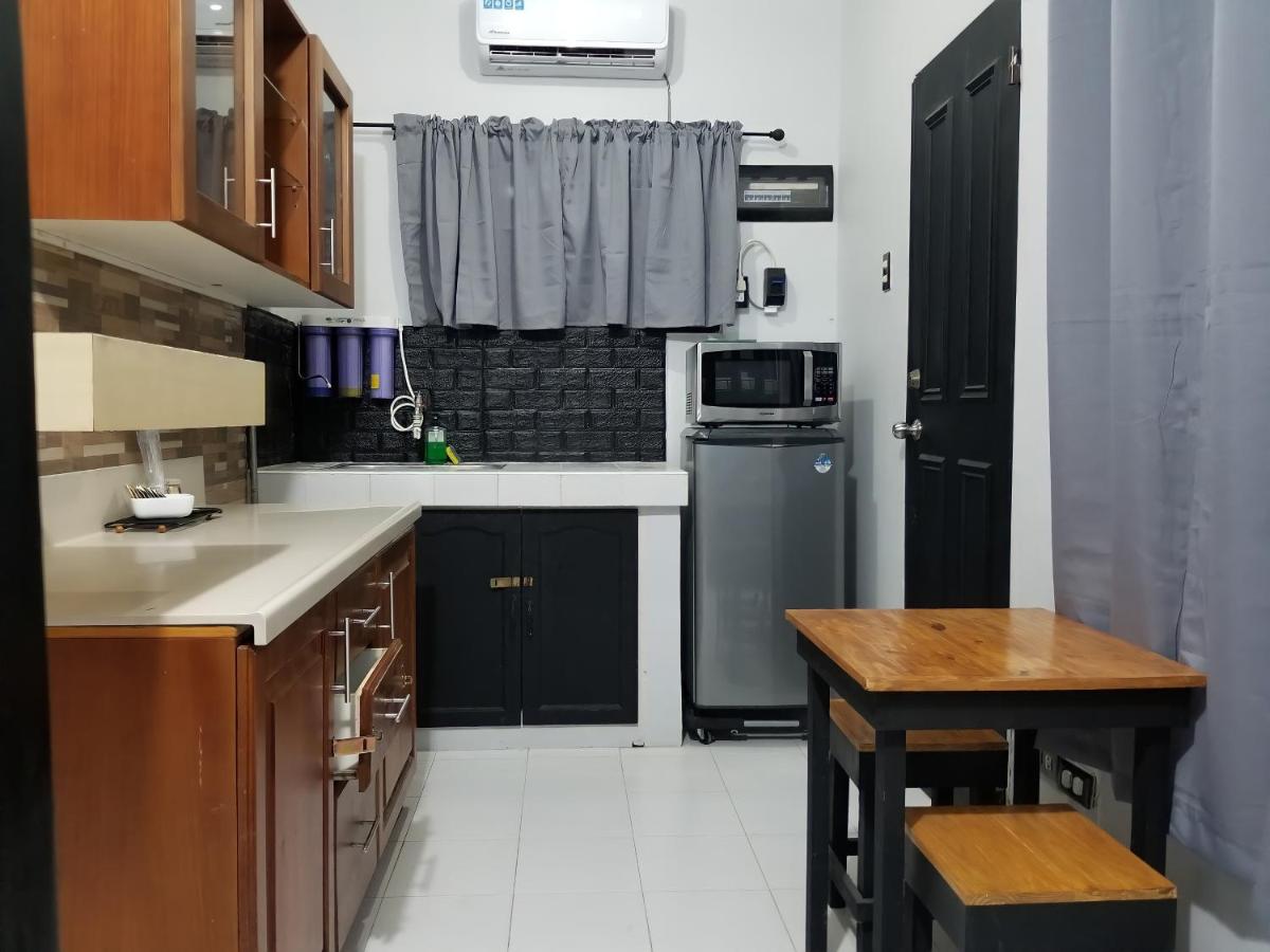 Casita Mia - Guest House for 9pax with WIFI, NETFLIX, YOUTUBE, KARAOKE, CAN COOK and BBQ - Housity