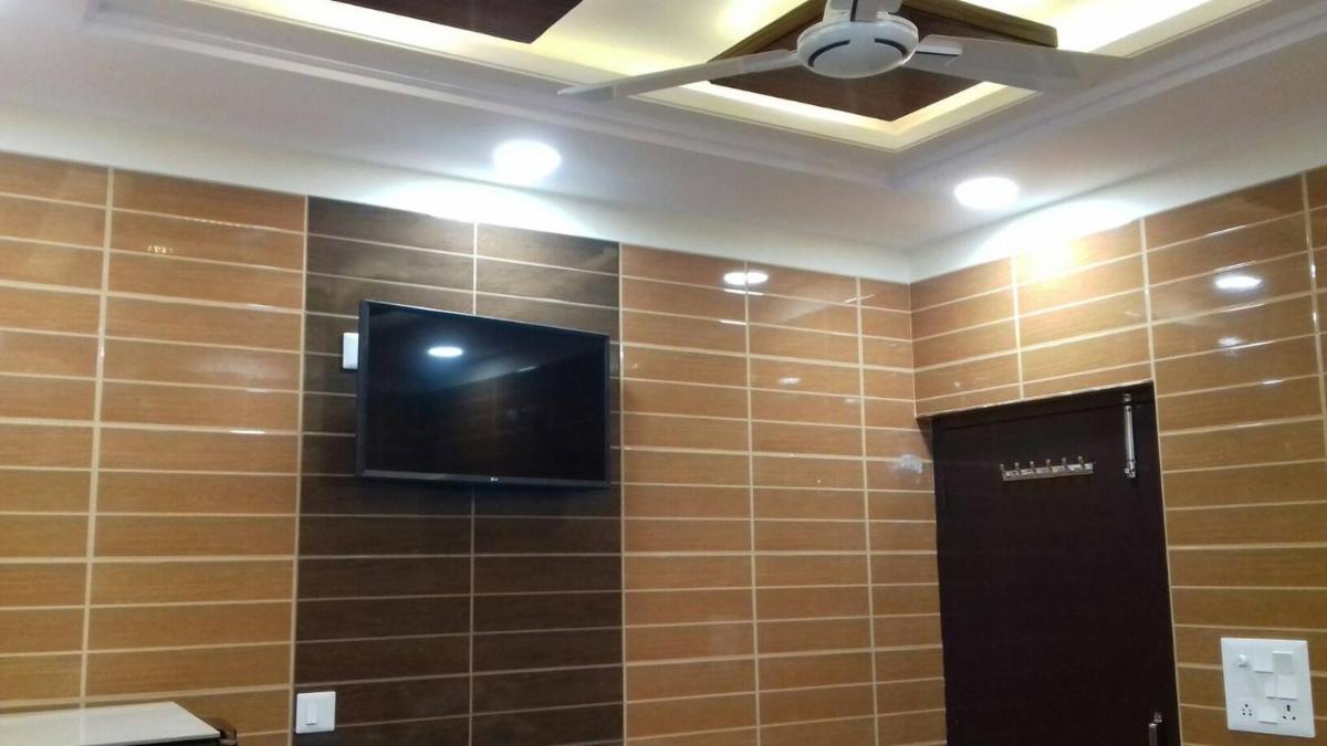 Posh, Nice Foreigner Area Lajpat Ngar Luxury Room - Housity