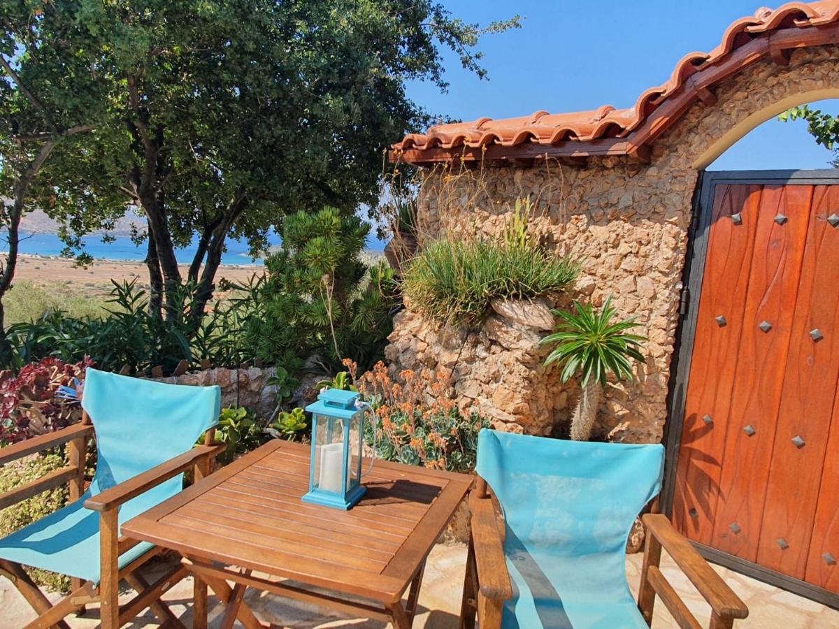 Nadia's Traditional Greek House - Housity