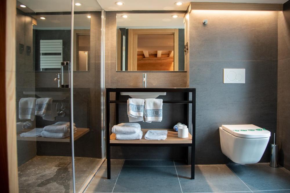 Hotel Roya - Housity