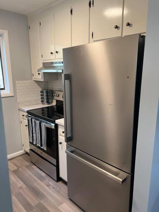 Adorable Condo in Heart of Williamsburg! - Housity