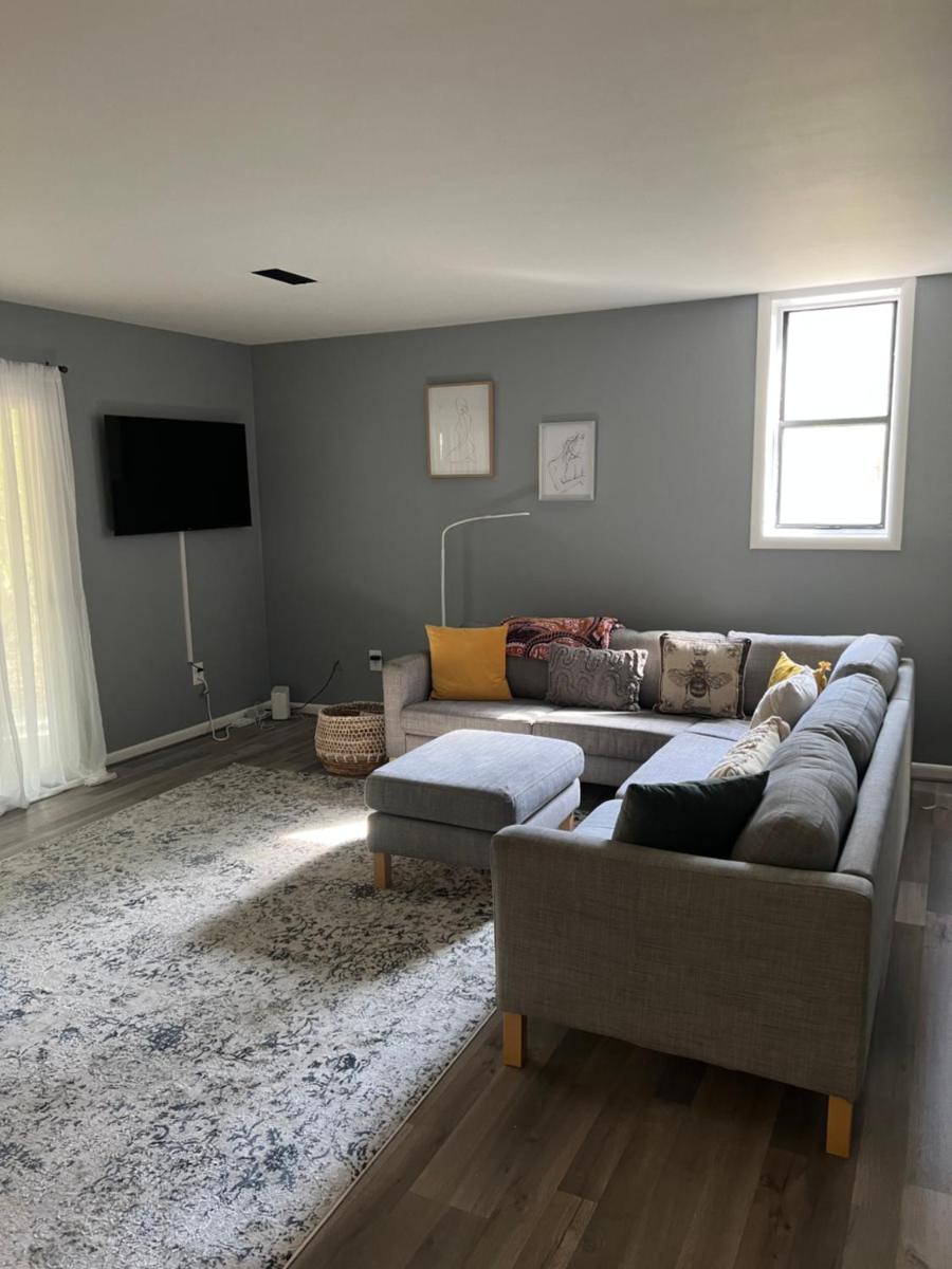 Adorable Condo in Heart of Williamsburg! - Housity