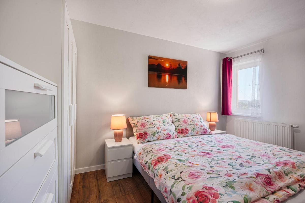 Apartmán pod čerešňou - Housity