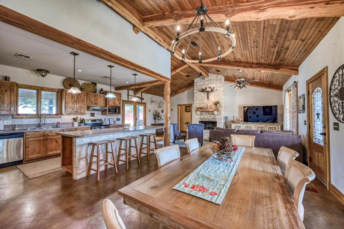 Charming Country Home with Hot Tub & Fire Pit! - Housity