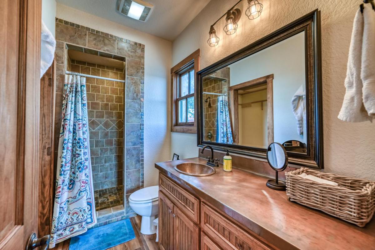 Charming Country Home with Hot Tub & Fire Pit! - Housity