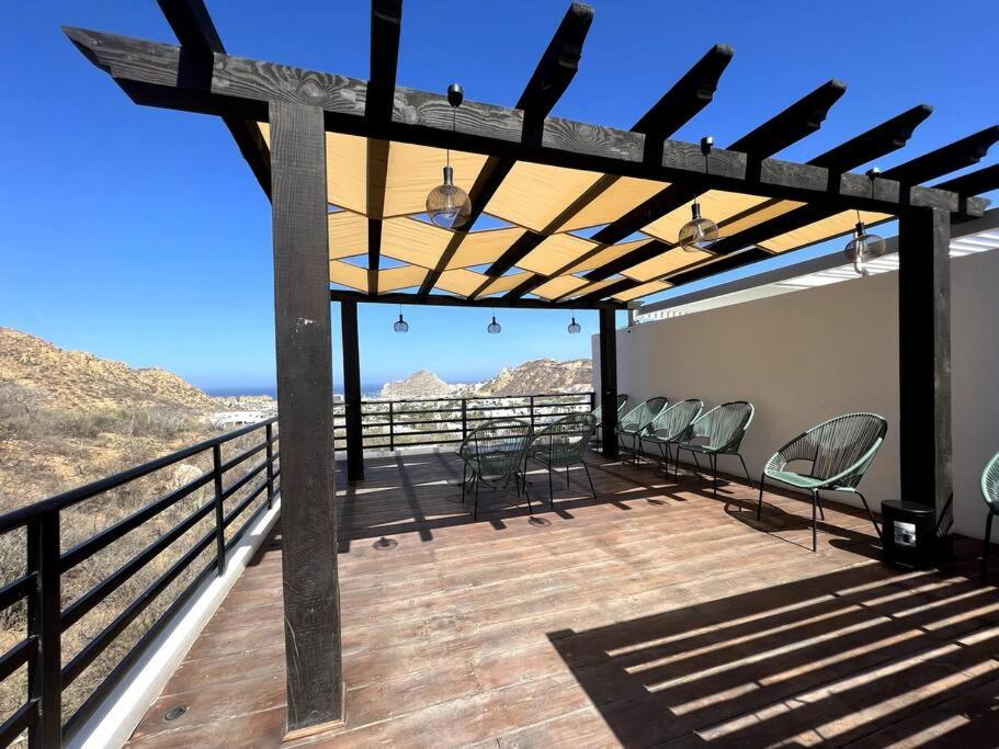 Suitetrails - NEW Deluxe 2BR-2BTH, 2 KING BEDS, 1 GIG - Speed Wi-Fi, Pool, Huge Patio, Close to the Beach, Marina and night life.