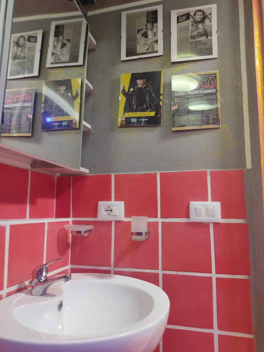 Elvis - Marilyn - Vasco Rossi - Airport Catania Center - Housity