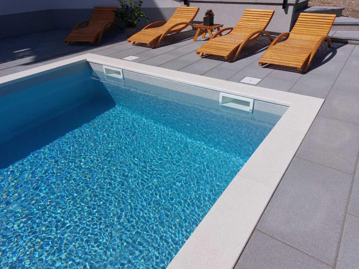 Holiday Home & Spa Kozji Vrh - Housity