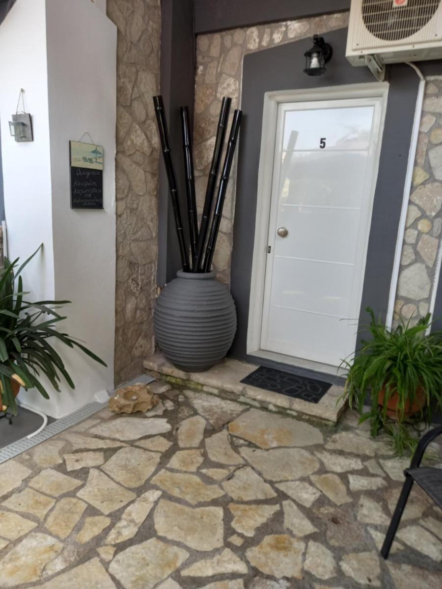Kakovatos Family Homes - Housity