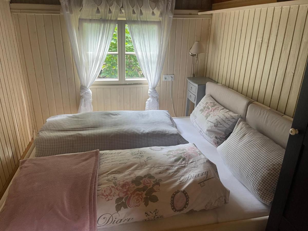 Zirkuswagen am Landhaus Labes (Stechlinsee) - Housity