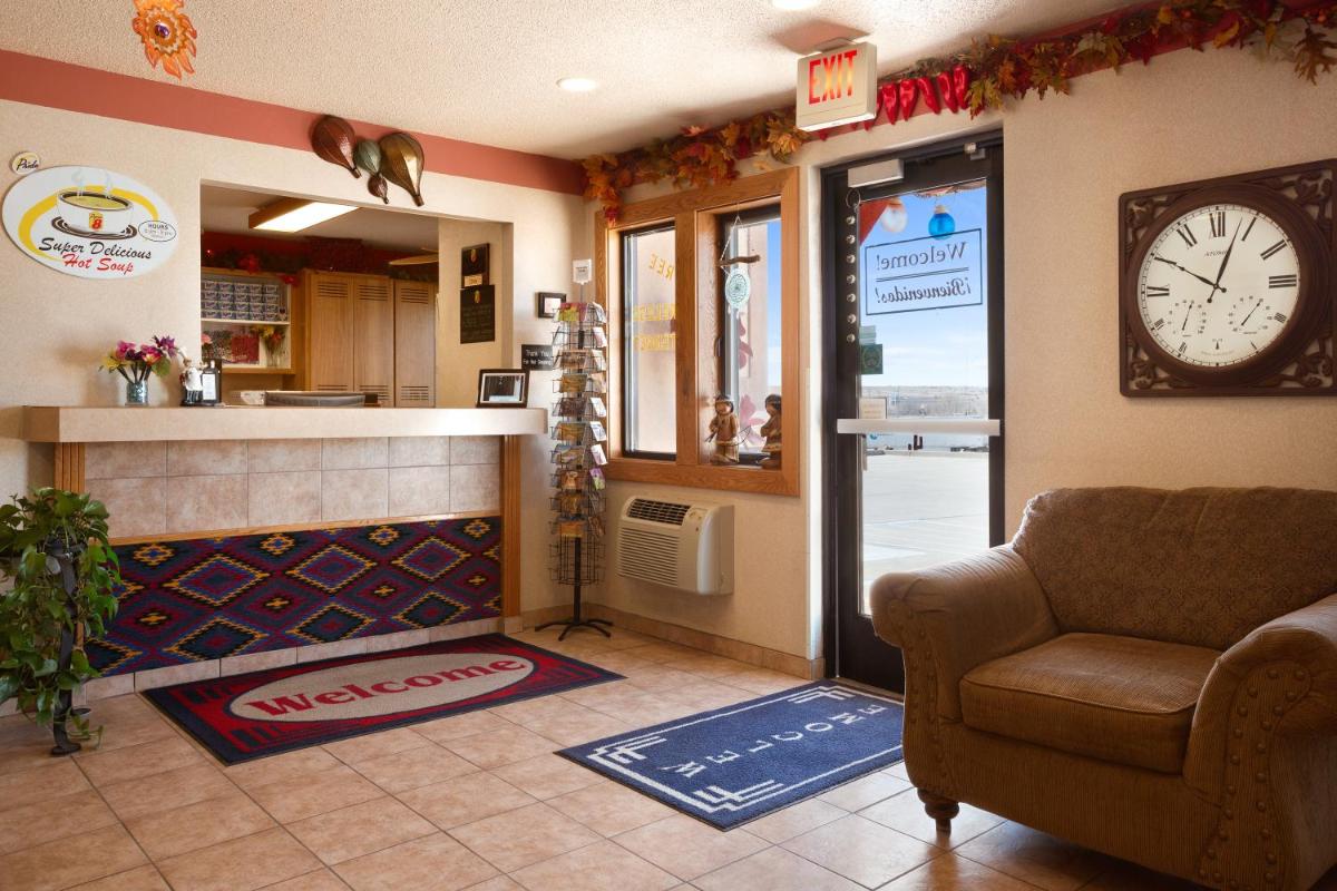 Super 8 by Wyndham Las Vegas - Housity