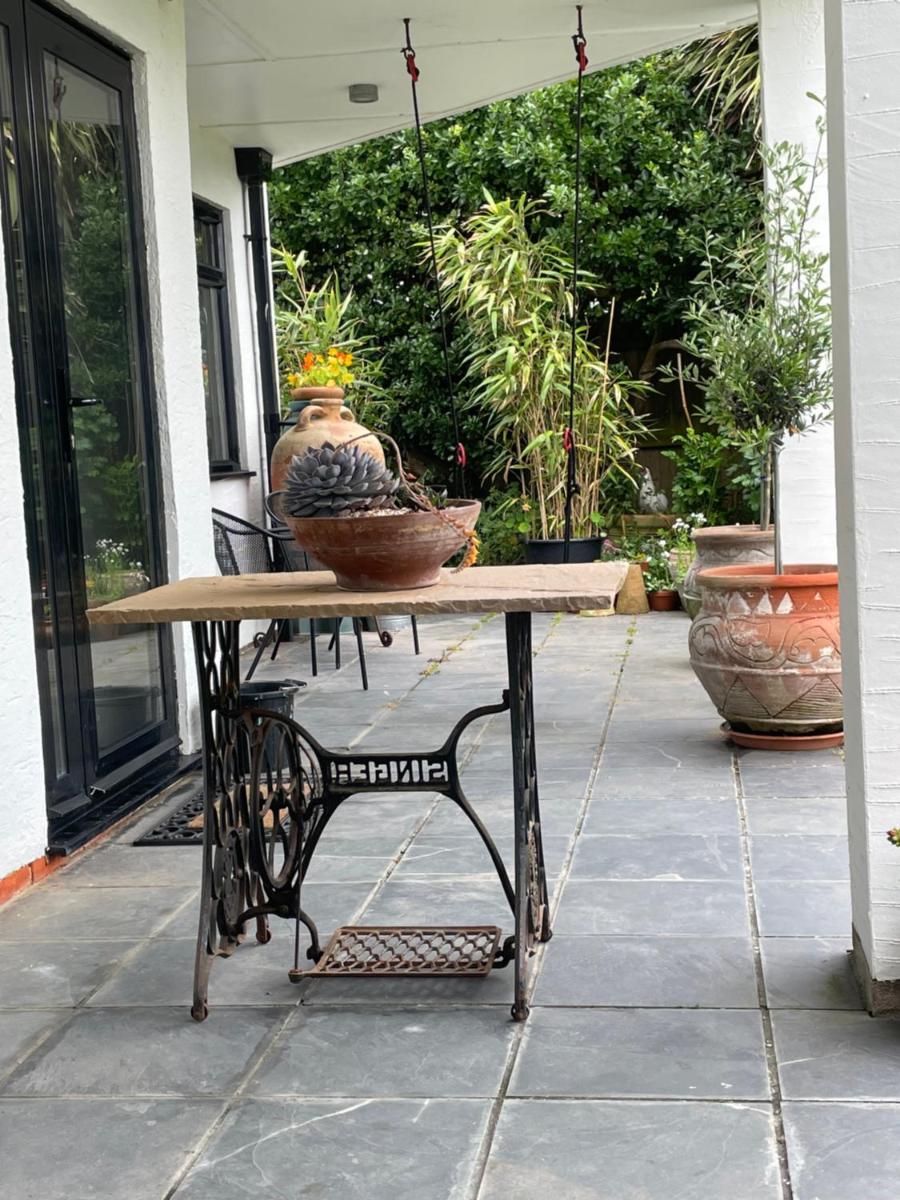Cliff top Garden room - Housity