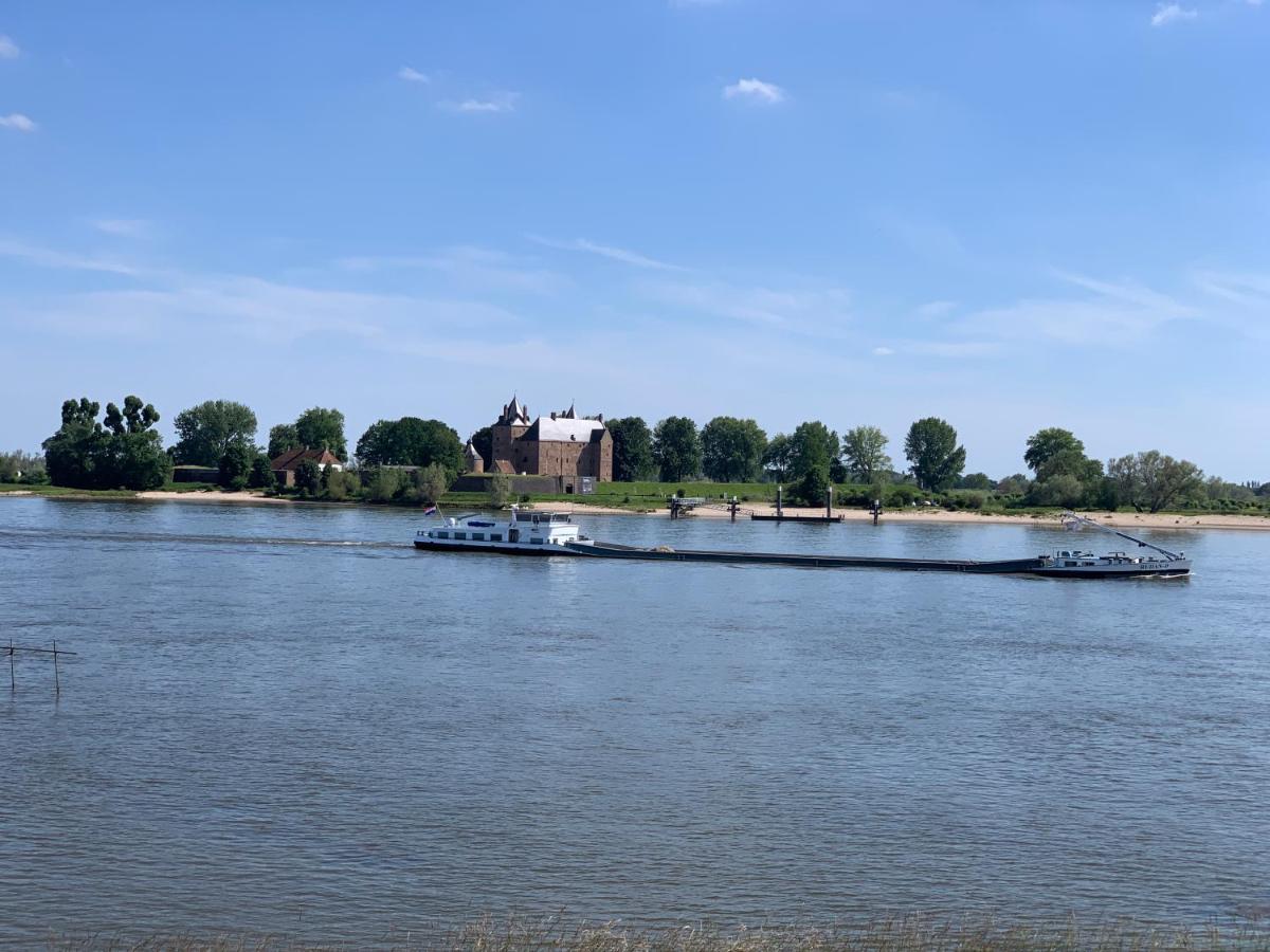 Gorinchem, spacious house, terrace at the water - Housity
