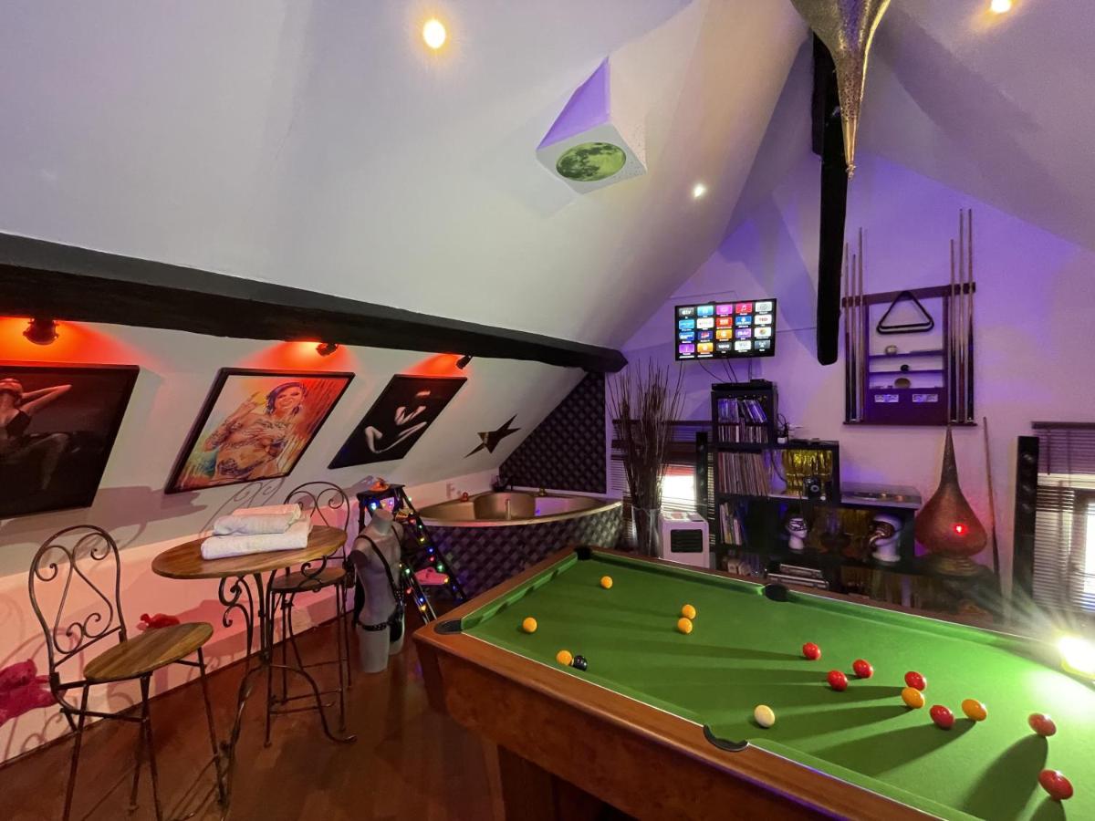 Chambre & Lounge Privé Jacuzzi - Housity