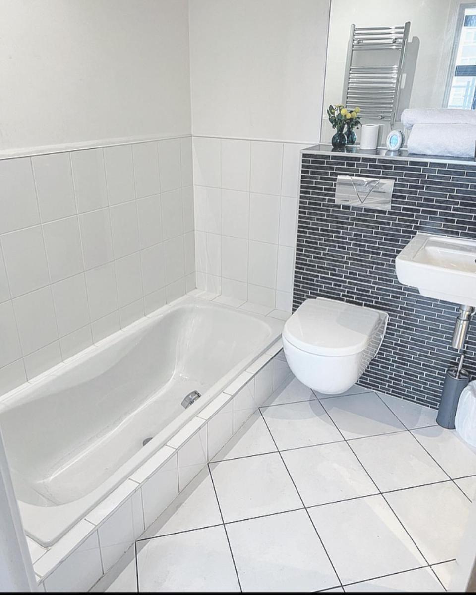 CITY CENTRE ONE BED APT W/FREE WIFI/NETFLIX - Housity