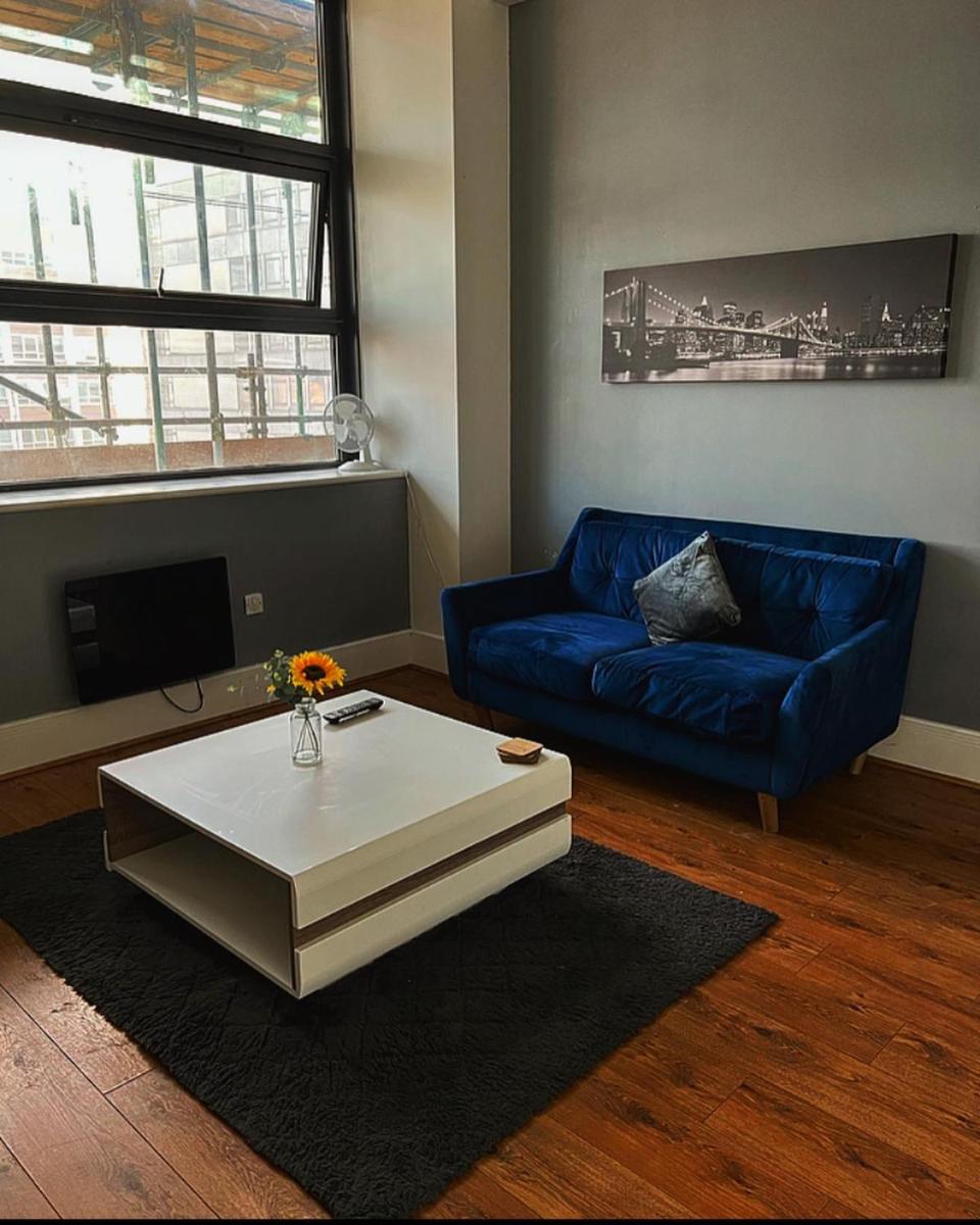 CITY CENTRE ONE BED APT W/FREE WIFI/NETFLIX - Housity