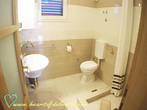 Murter-Slanica 4+2 - Housity