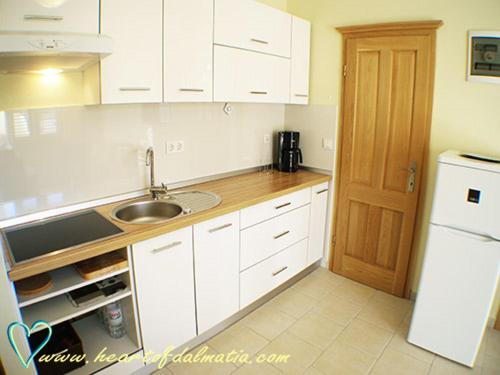 Murter-Slanica 4+2 - Housity