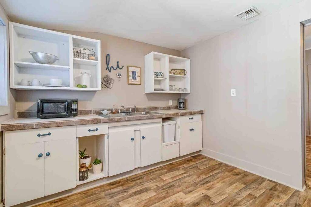 Updated Cottage, pet friendly, full equipped home. - Housity