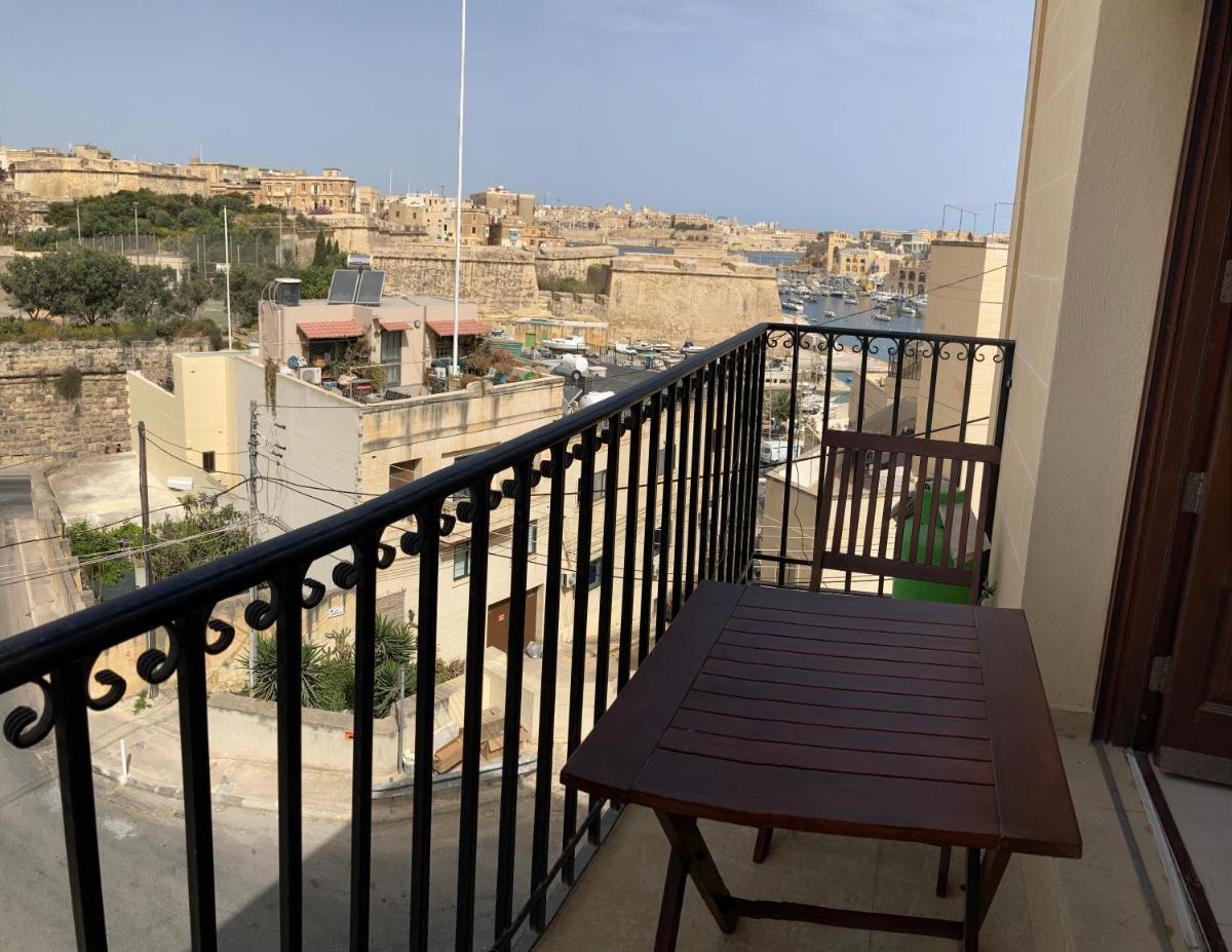 Grand Harbour View Lookout - Housity