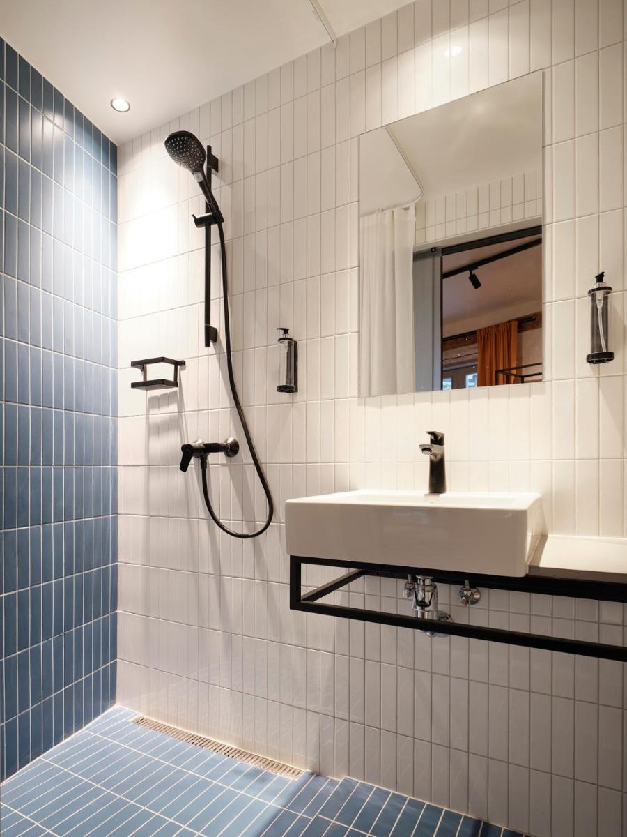 Suitetrails - LJ5 - Old Town Rooms with Exclusive shared Roof Terrace