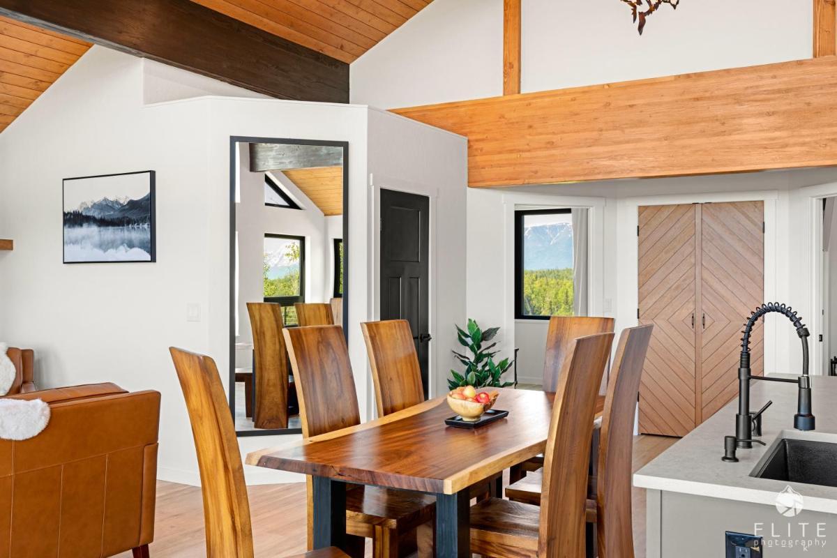 Luxury Living at The Eagles Perch Palmer AK - Housity