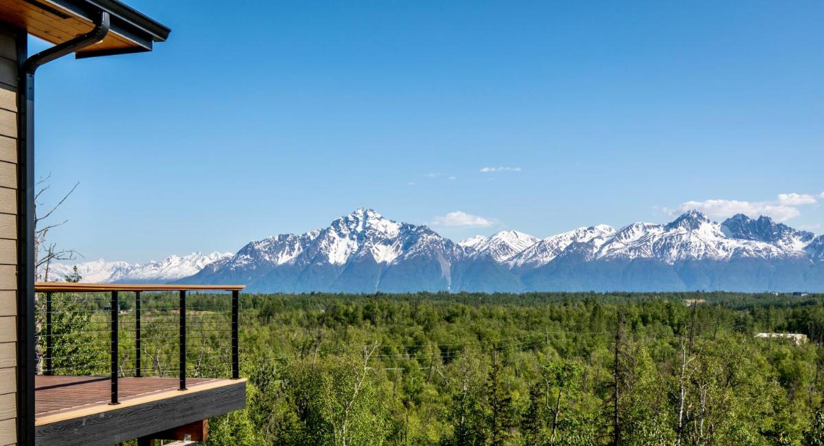 Luxury Living at The Eagles Perch Palmer AK - Housity