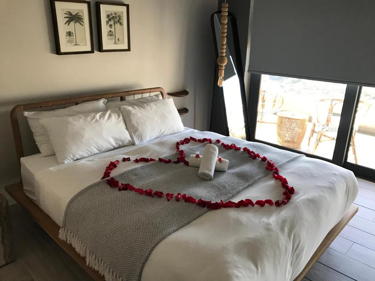 Umhlanga Arch - Ocean Views, Queen size bed plus free wifi - Housity