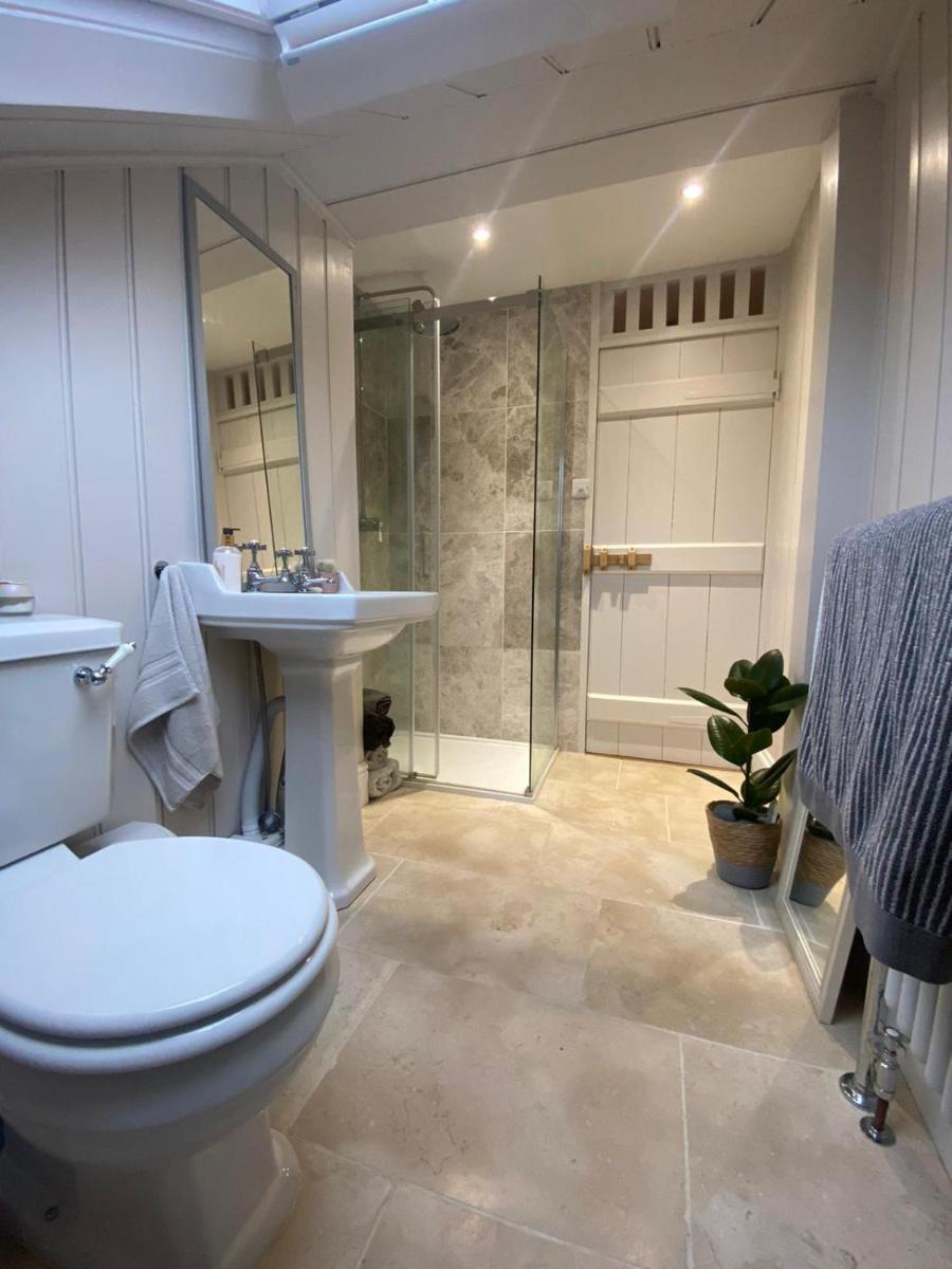 Cosy and Characterful 1 bedroom townhouse with big south facing garden in Cardiff - Housity