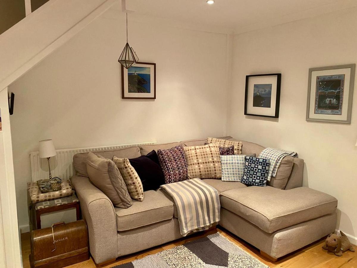 Cosy and Characterful 1 bedroom townhouse with big south facing garden in Cardiff - Housity