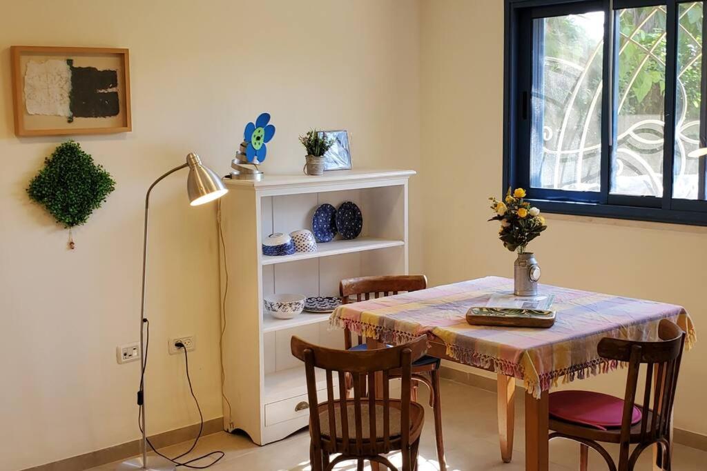 Addorable 1 Bedroom, with charming garden - Housity