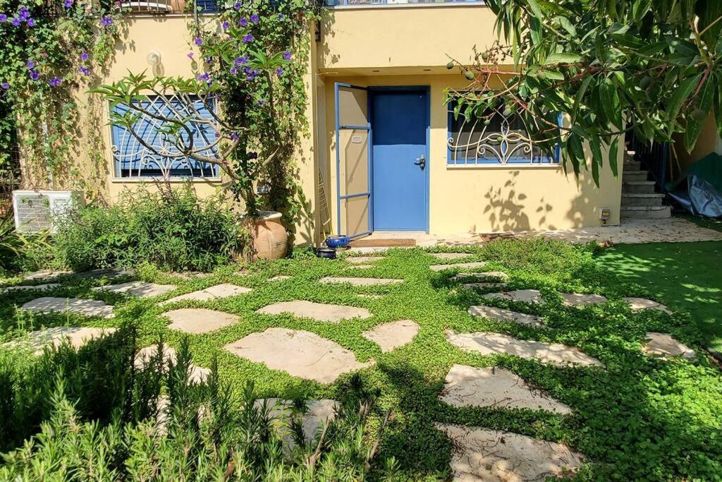 Addorable 1 Bedroom, with charming garden - Housity