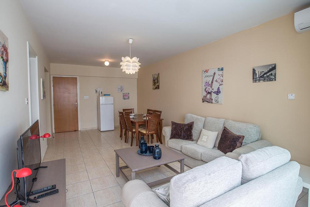 Suitetrails - Merab Holidays Apartment Castalia 62