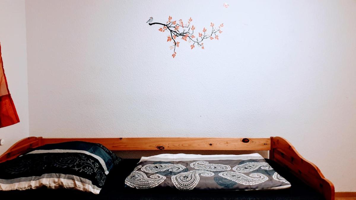 Budget rooms in Halle with shared bathroom, Free WiFi, Netflix & iPad - Housity