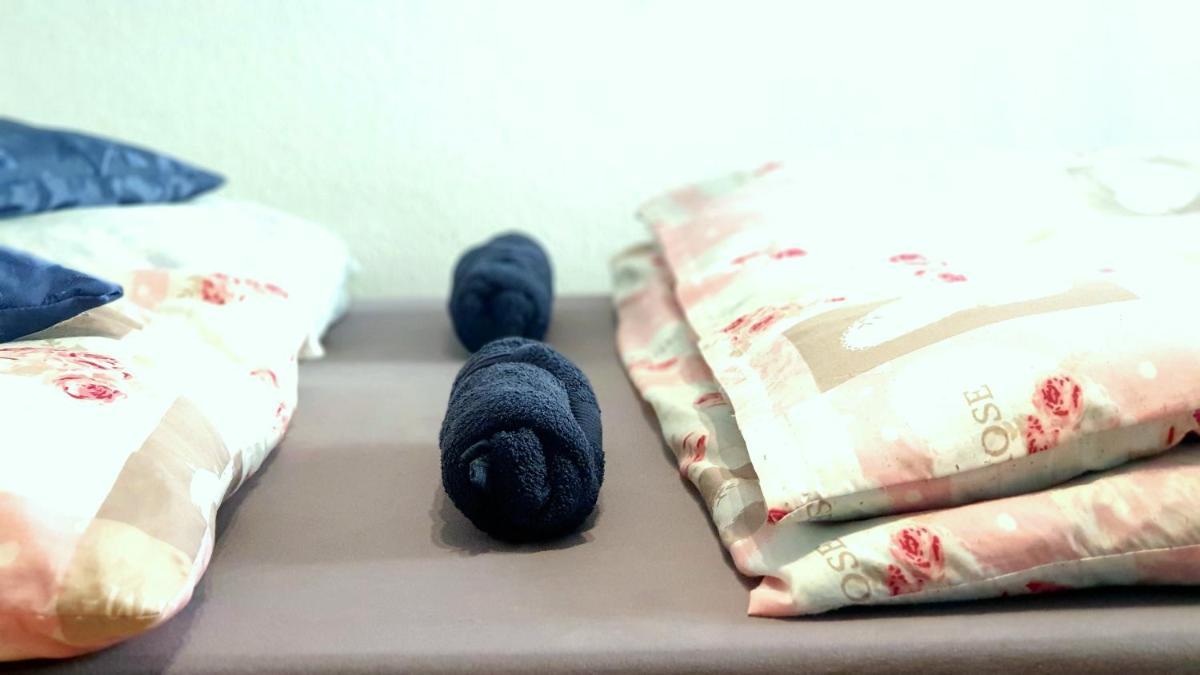 Room in City Center Halle with shared bathroom & kitchen - Free WiFi, Netflix, iPad & Ground floor - Housity