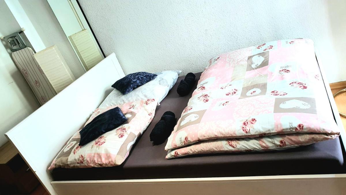 Room in City Center Halle with shared bathroom & kitchen - Free WiFi, Netflix, iPad & Ground floor - Housity