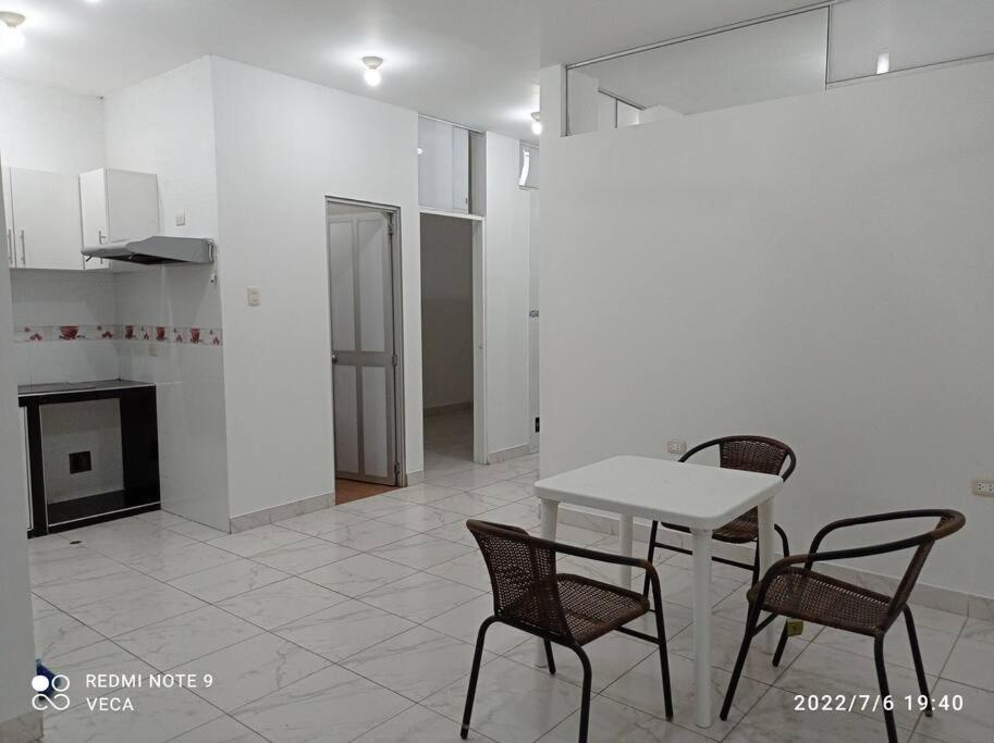 Depa. a precio de Habit. con A/C, WIFI 80, Céntrico confort. - Housity