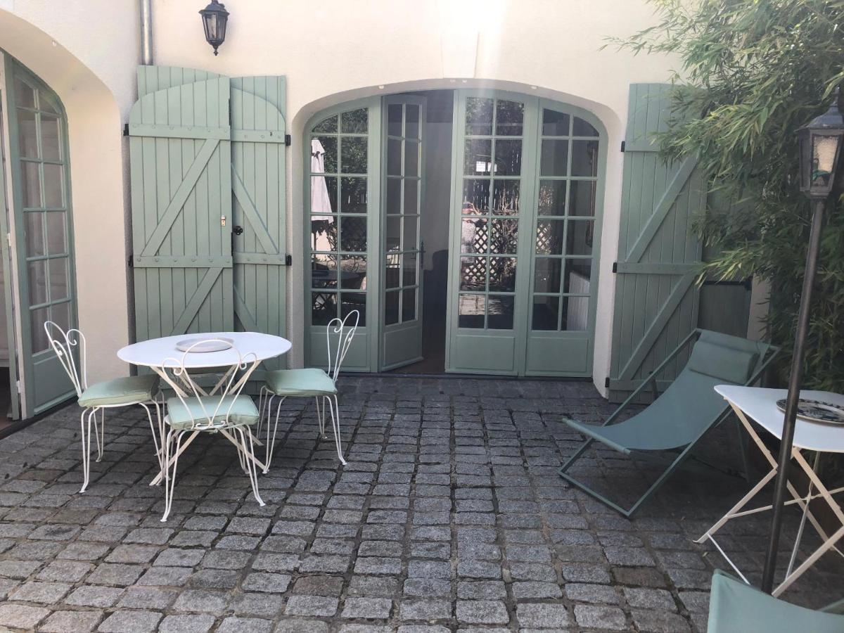 La cour des remparts - Housity