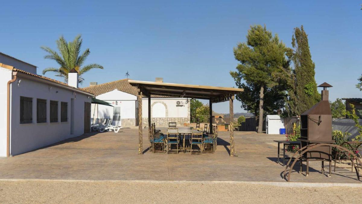 Villa Las Tres Hermanas Albarreal de Tajo by Toledo AP - Housity