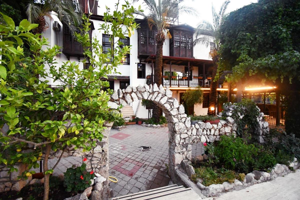 Moonlight - Housity
